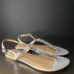 Jewel Badgley Mischka Flat Sandals 9.5 Crystal Dressy Wedding Glam Silver Gray